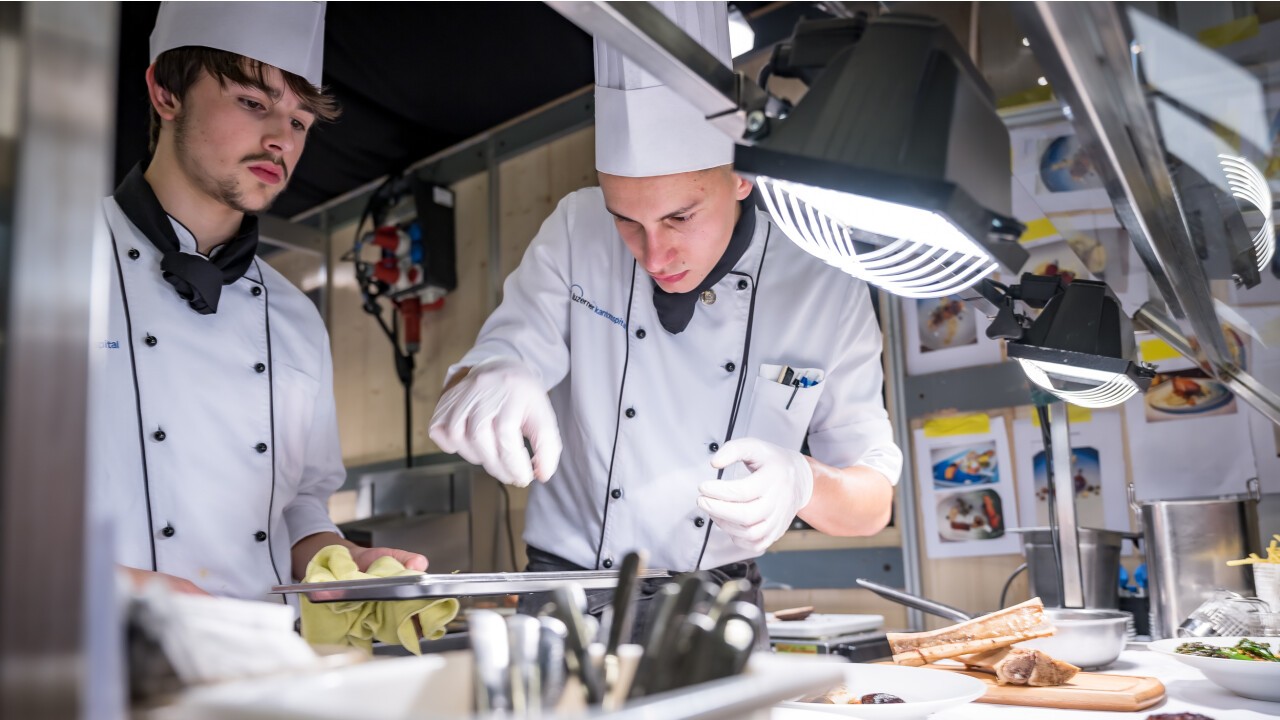Die Lernenden des Luzerner Kantonsspitals haben die Gäste im Restaurant Dhyrberg mit ihren Kochkünsten verwöhnt.