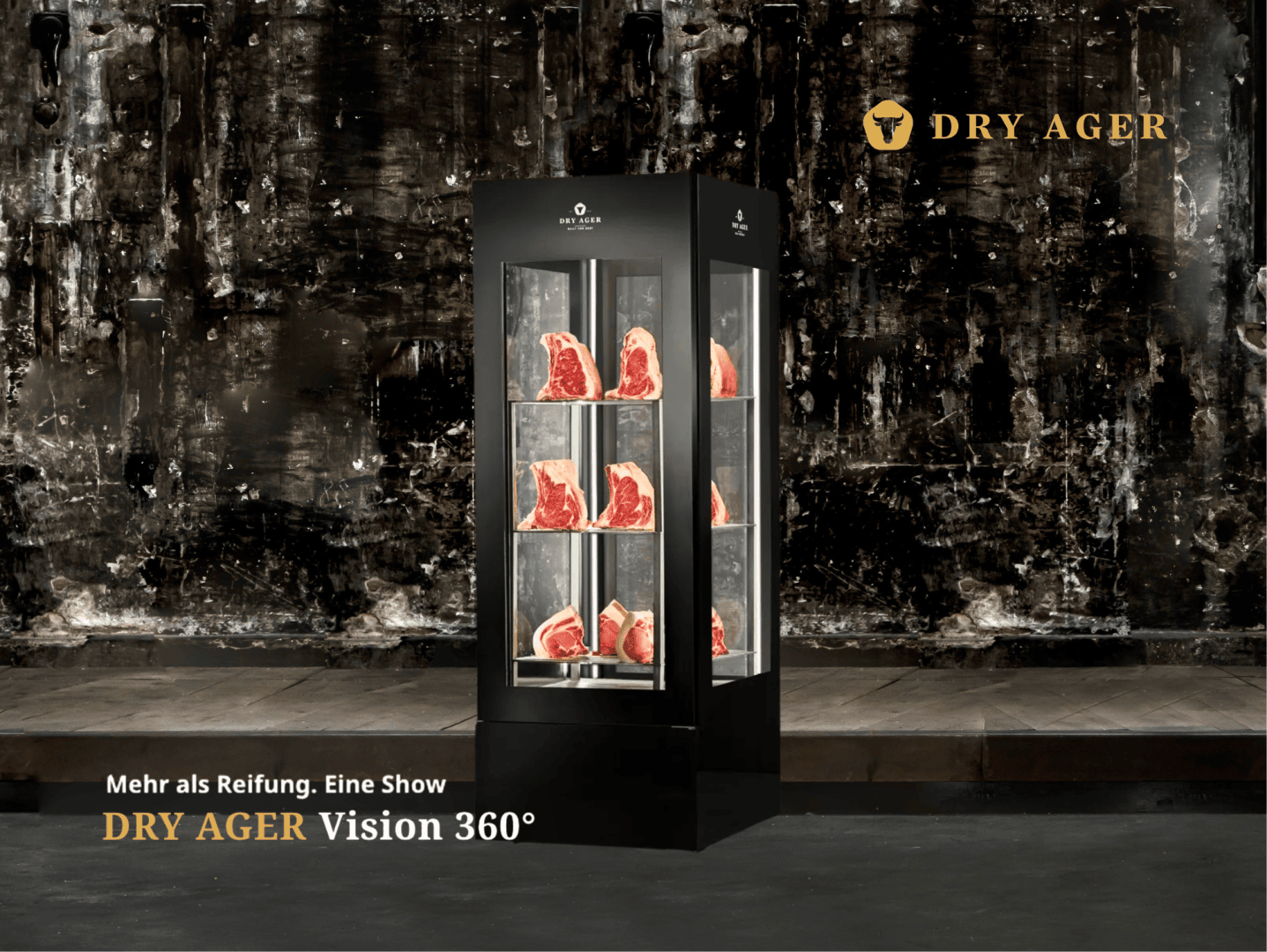 DRY AGER Vision 360°-Vitrine mit rohen Steakstücken, dem Markenlogo und dem deutschen Text Mehr als Reifung. Eine überlagerte Show.