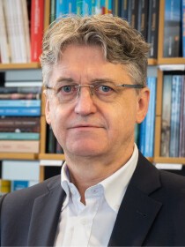 Dr. Hilmar Gernet