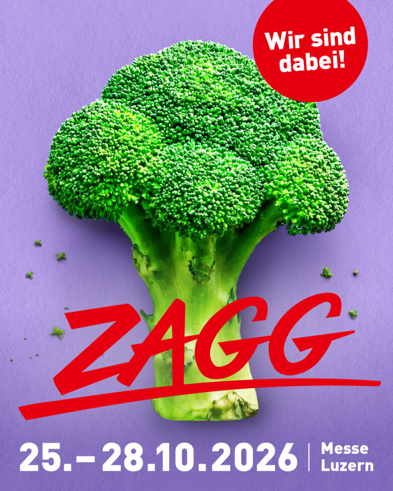 Ein Brokkoli-Röschen auf violettem Hintergrund mit dem Schriftzug „ZAGG“ in Rot, „25.–28.10.2026 Messe Luzern“ in Weiß und einem roten Kreis mit der Aufschrift „Wir sind dabei!“ auf Deutsch.